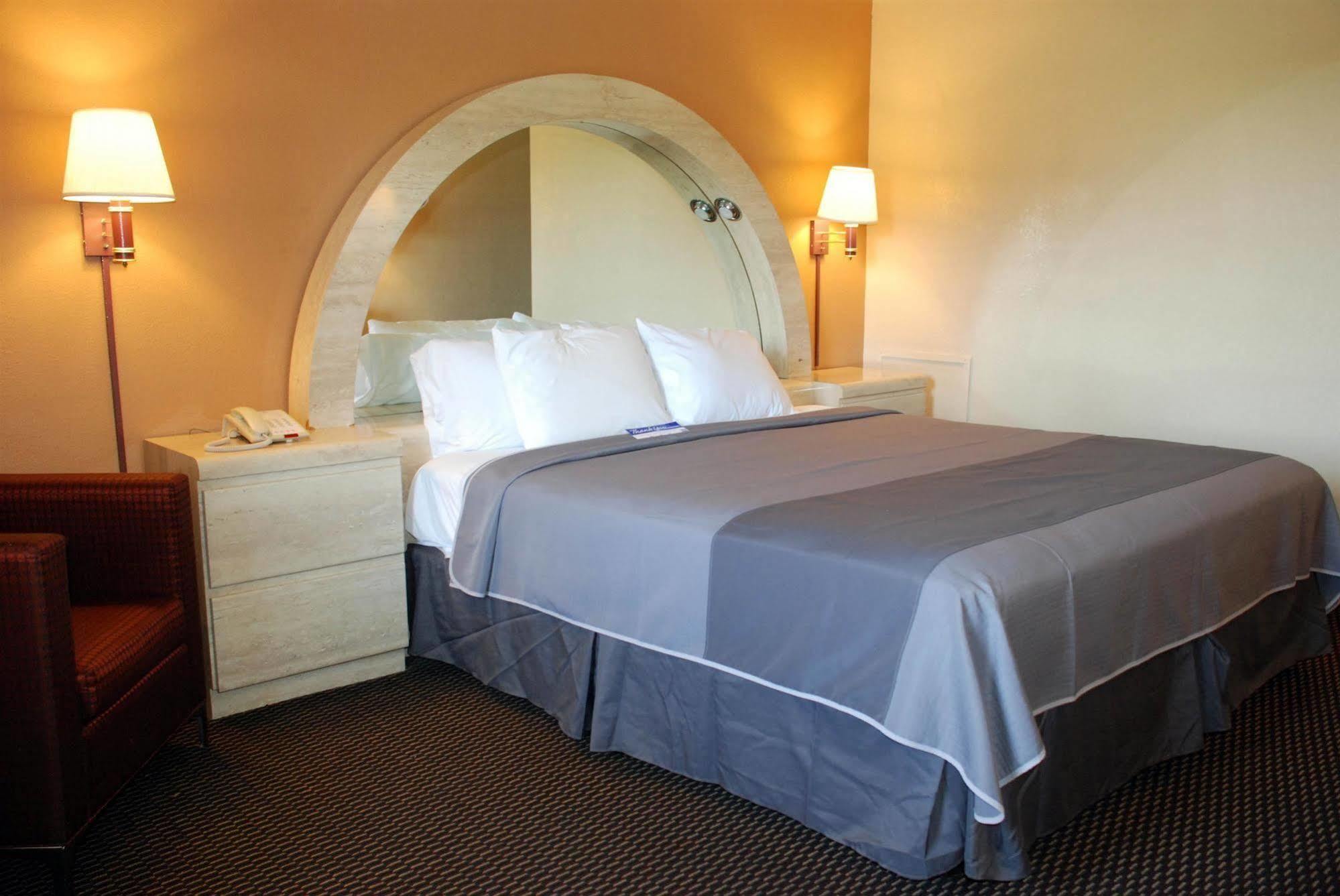 Apple Tree Inn Lindale Екстер'єр фото